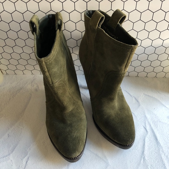 BCBGeneration Sandra Green Suede Ankle Booties 7.5 - Picture 3 of 8